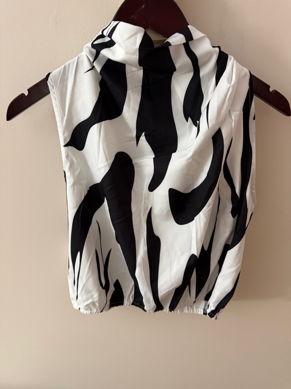 SHEIN Black & White Abstract Sleeveless Cowl Neck Tank